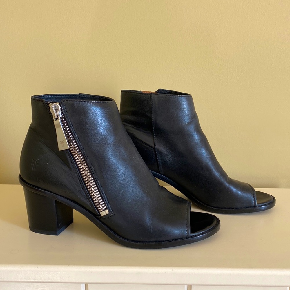 Frye Brielle Peep Toe Zip Booties Ankle Boots Shootie Black 8